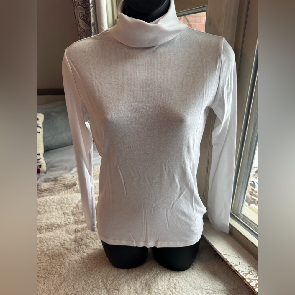 The Bowery Super Soft White Turtleneck - Size MP